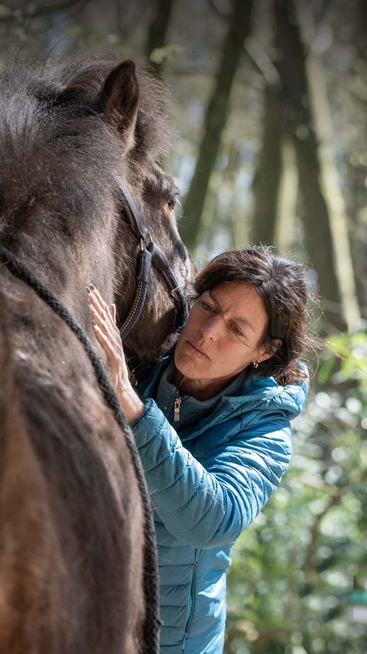 Antonia Farenholtz mit Ihrem Islandpferd Haki frá Koltursey, in Zweisamkeit